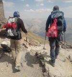 ارتفاعات دماوند / جمع آوری پسماند و تحویل کیسه های توری مناسب